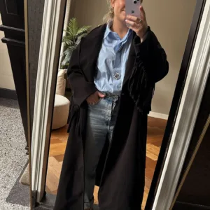 Vestjas met franjes - zwart